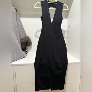 Lac Bleu Chic Black deep V Backless Dress